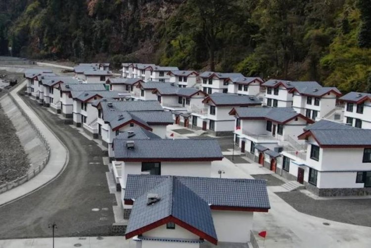 India - China: Chinese Village in Arunachal Pradesh