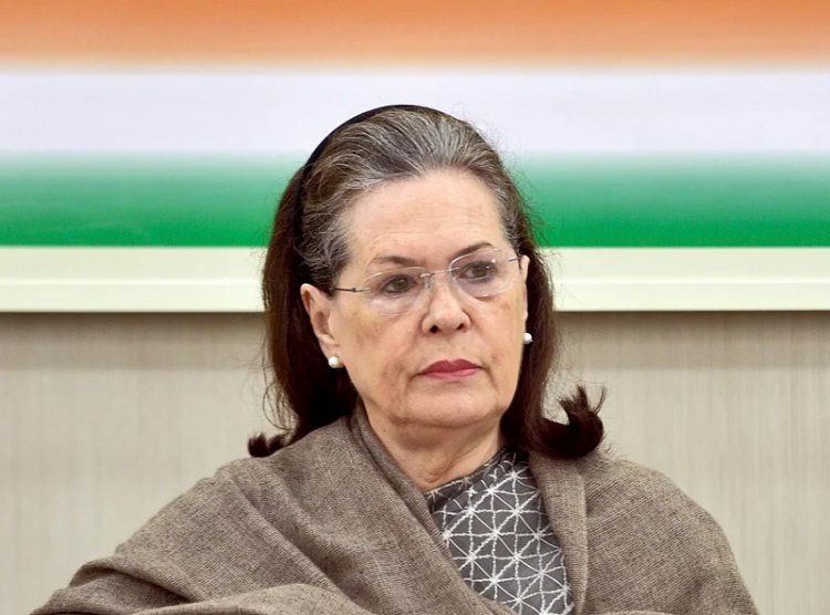 Congress: Sonia In-Charge; Priyanka on Offensive